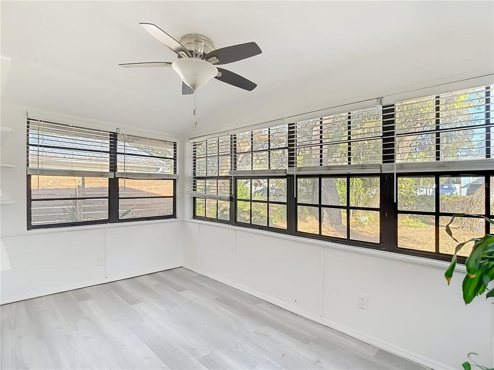 На продажу: $269,900 (3 спален, 1 ванн, 1076 Квадратных фут)