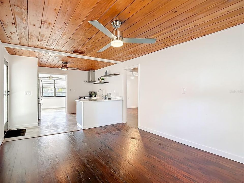 На продажу: $269,900 (3 спален, 1 ванн, 1076 Квадратных фут)