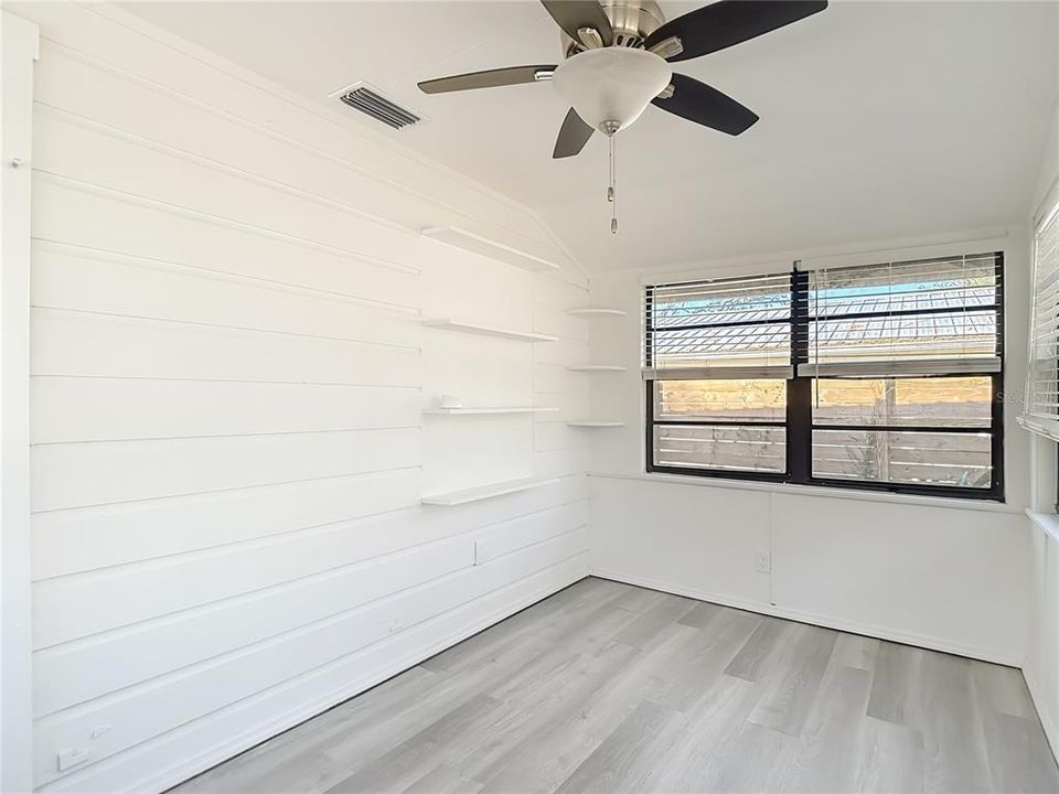 На продажу: $269,900 (3 спален, 1 ванн, 1076 Квадратных фут)