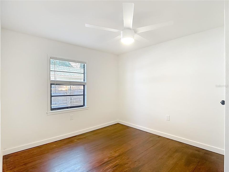 На продажу: $269,900 (3 спален, 1 ванн, 1076 Квадратных фут)