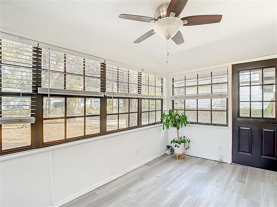 На продажу: $269,900 (3 спален, 1 ванн, 1076 Квадратных фут)