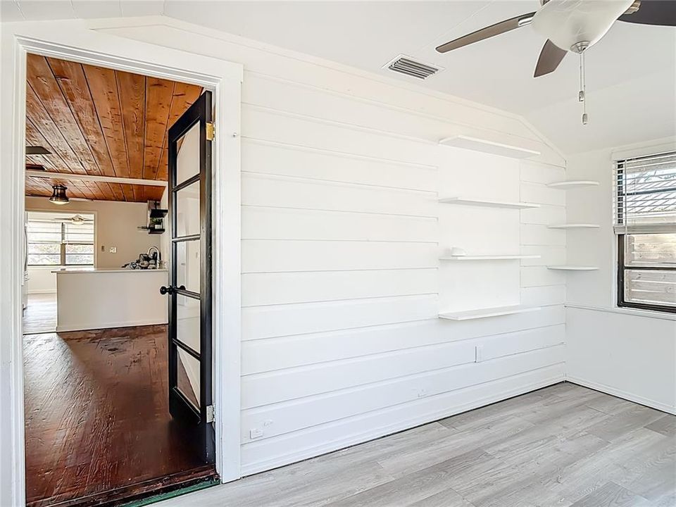 На продажу: $269,900 (3 спален, 1 ванн, 1076 Квадратных фут)