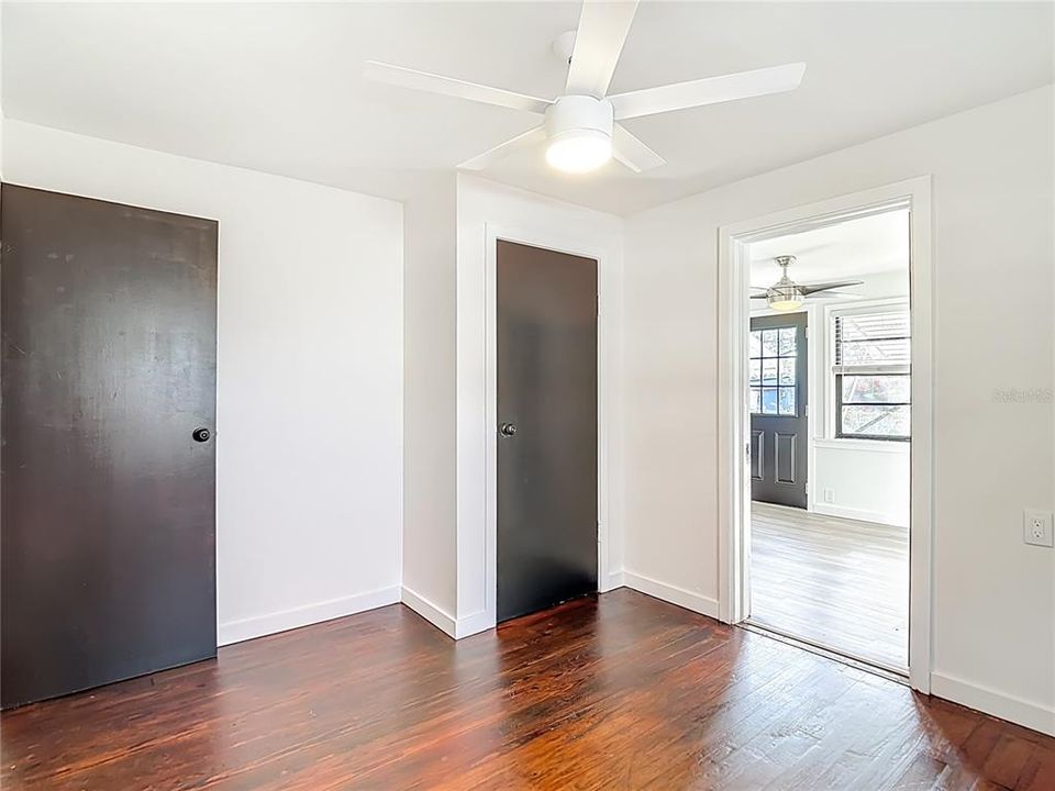 На продажу: $269,900 (3 спален, 1 ванн, 1076 Квадратных фут)