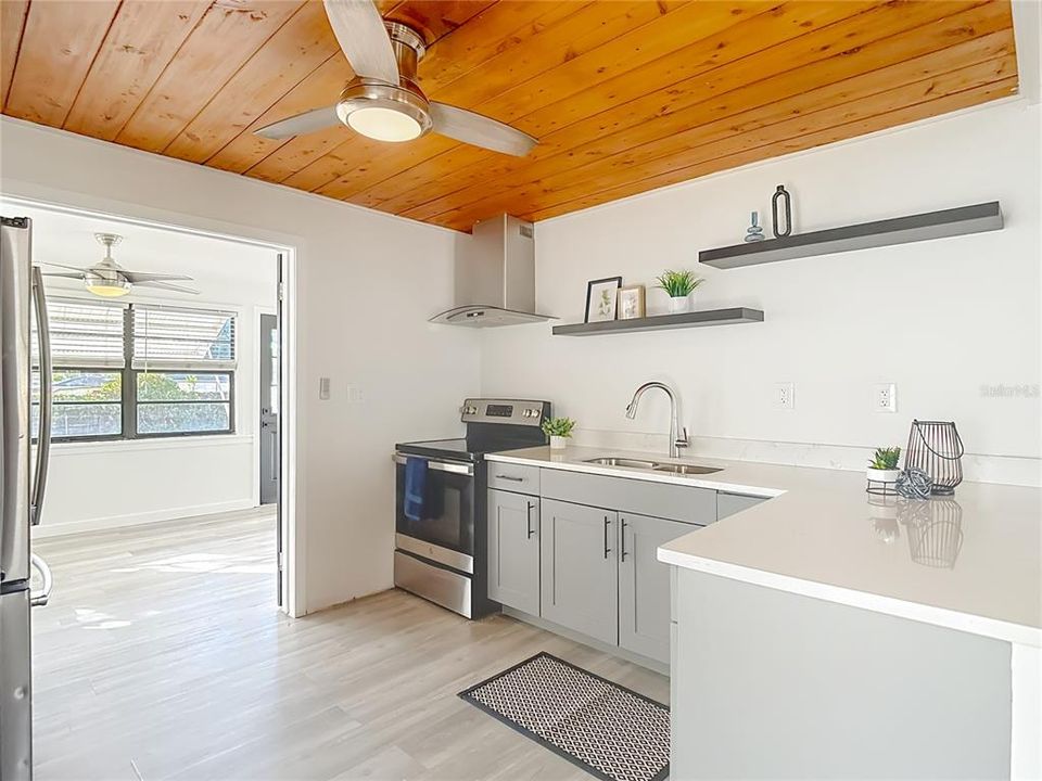 На продажу: $269,900 (3 спален, 1 ванн, 1076 Квадратных фут)