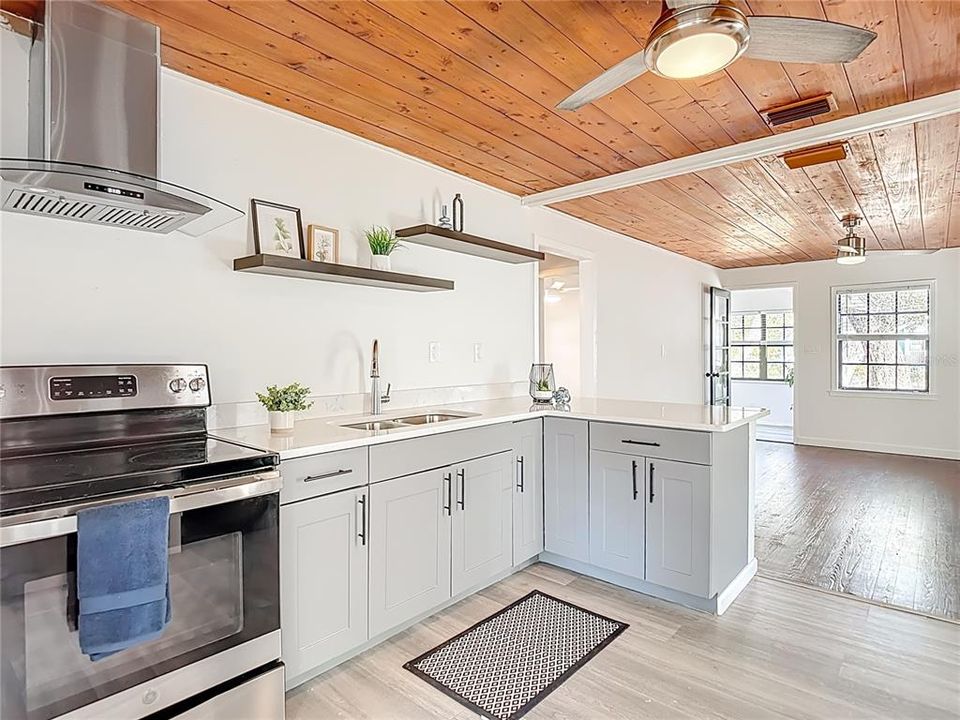 На продажу: $269,900 (3 спален, 1 ванн, 1076 Квадратных фут)