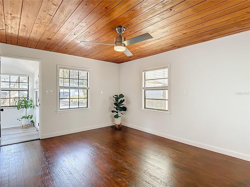 На продажу: $269,900 (3 спален, 1 ванн, 1076 Квадратных фут)