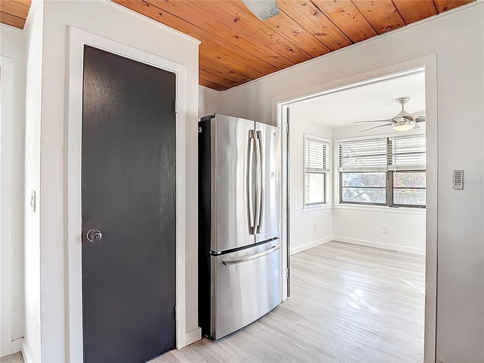 На продажу: $269,900 (3 спален, 1 ванн, 1076 Квадратных фут)