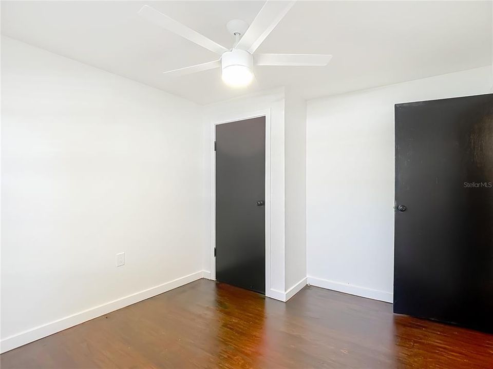 На продажу: $269,900 (3 спален, 1 ванн, 1076 Квадратных фут)