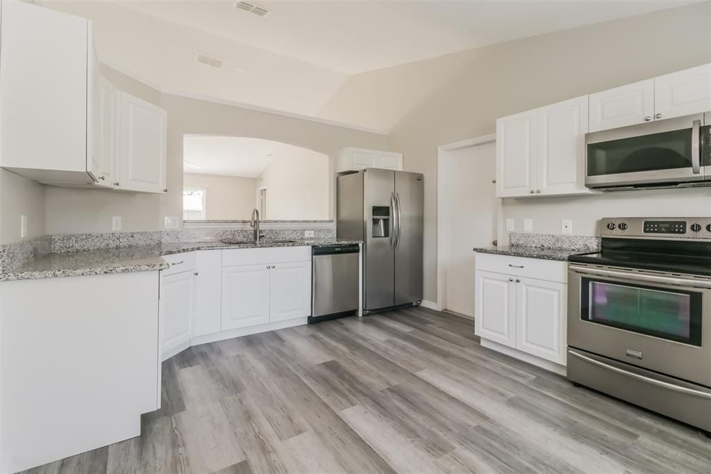 For Rent: $1,830 (3 beds, 2 baths, 1367 Square Feet)