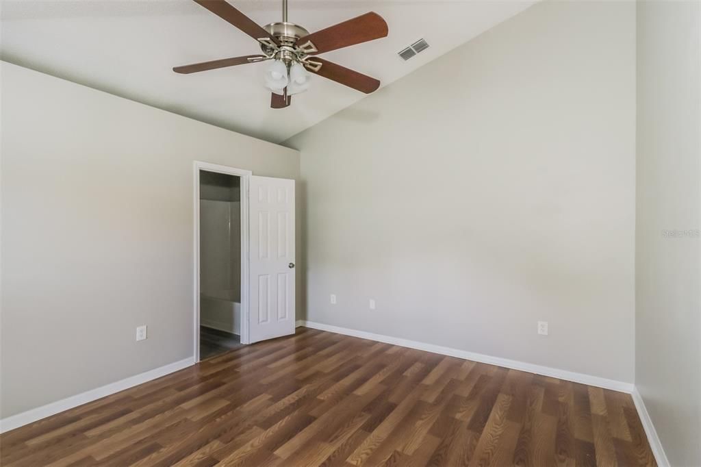 For Rent: $1,830 (3 beds, 2 baths, 1367 Square Feet)