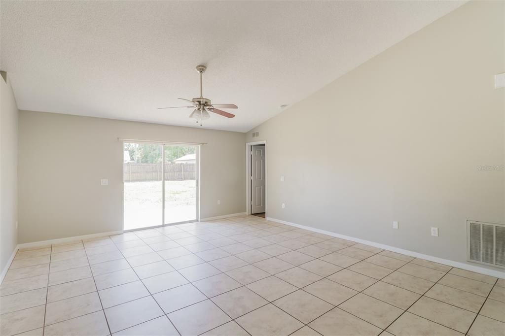 For Rent: $1,830 (3 beds, 2 baths, 1367 Square Feet)