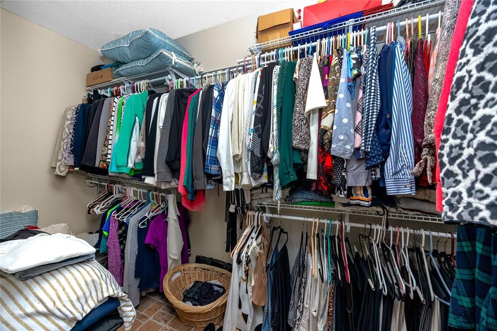 На продажу: $214,900 (2 спален, 2 ванн, 1160 Квадратных фут)