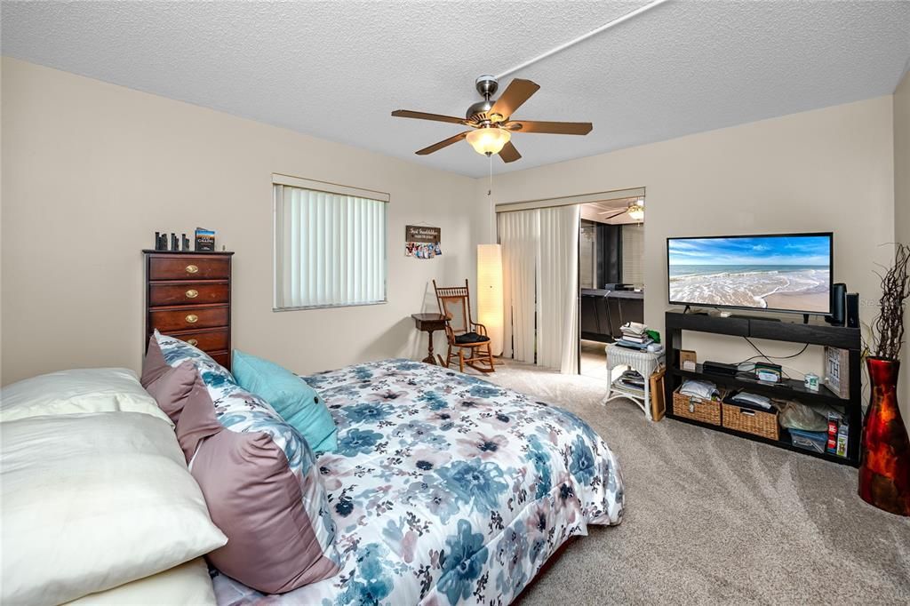 На продажу: $214,900 (2 спален, 2 ванн, 1160 Квадратных фут)