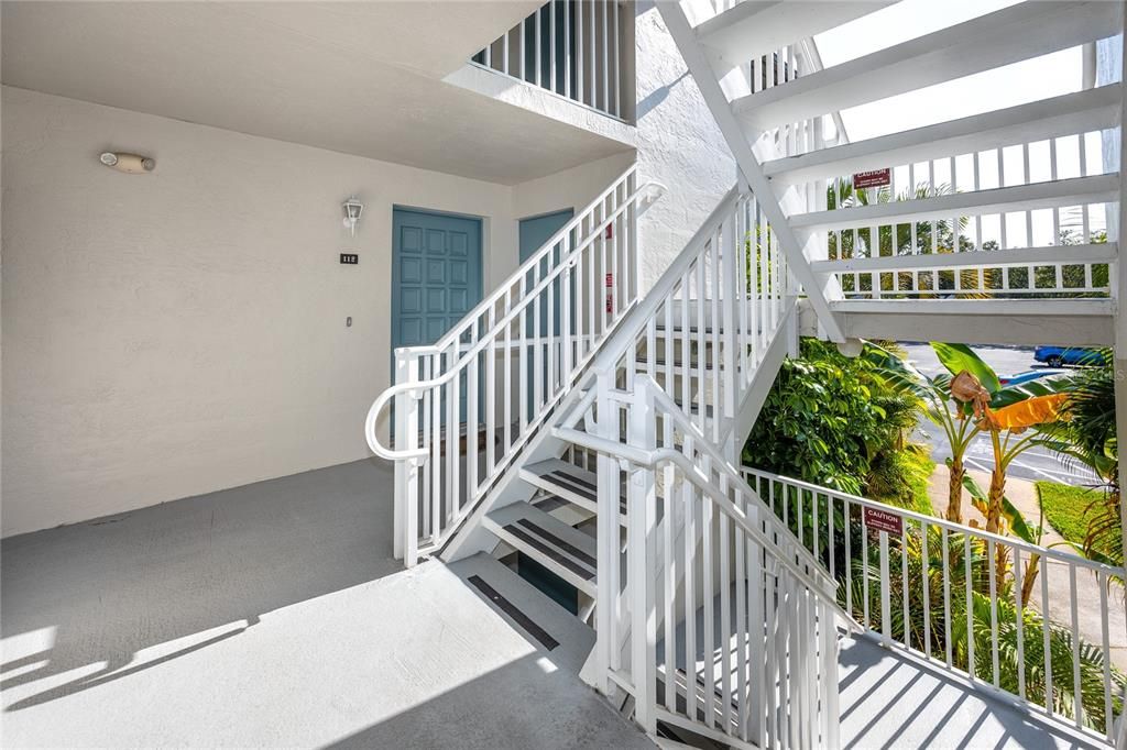 На продажу: $214,900 (2 спален, 2 ванн, 1160 Квадратных фут)