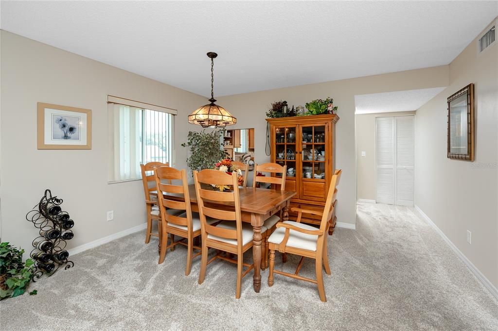 На продажу: $214,900 (2 спален, 2 ванн, 1160 Квадратных фут)