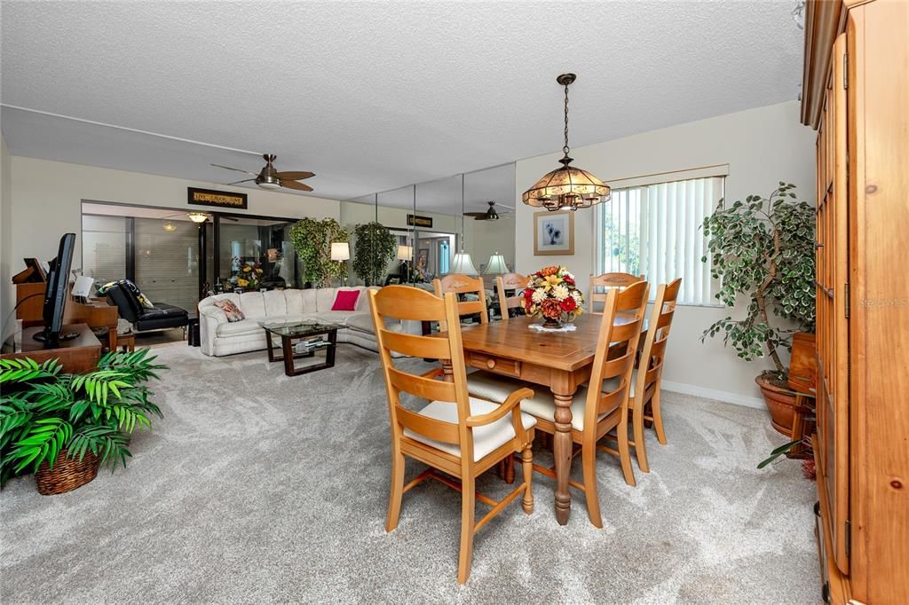 На продажу: $214,900 (2 спален, 2 ванн, 1160 Квадратных фут)