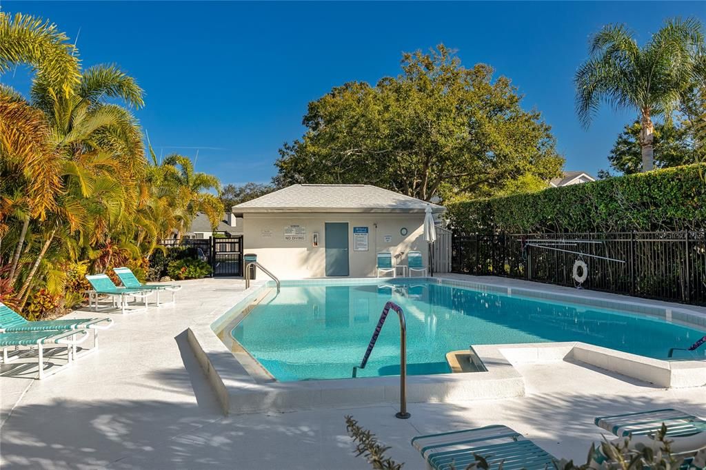 На продажу: $214,900 (2 спален, 2 ванн, 1160 Квадратных фут)