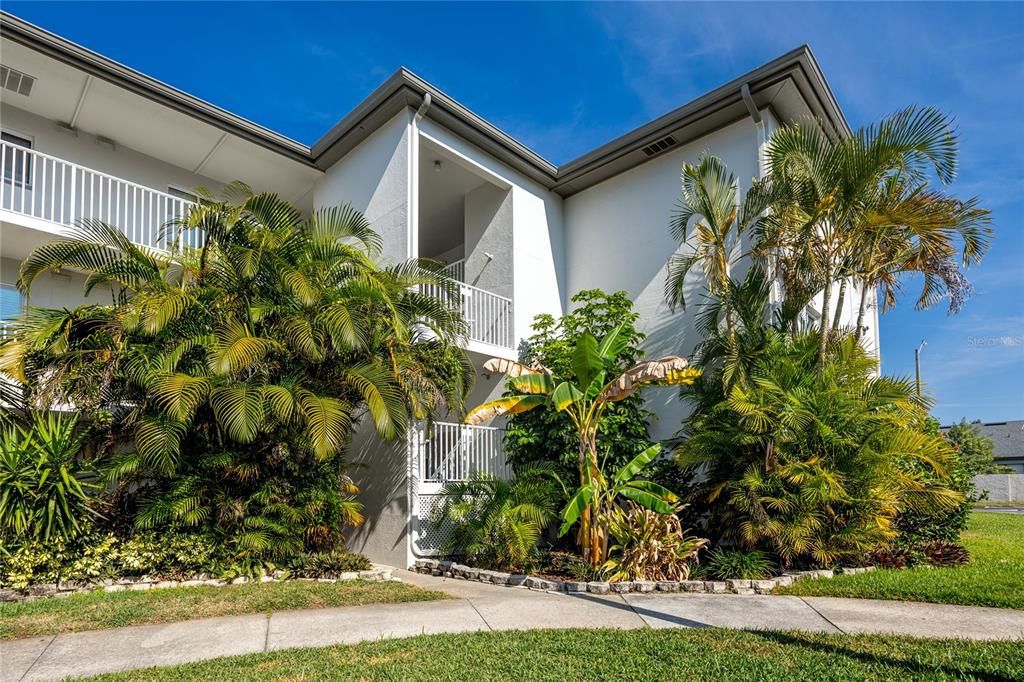 На продажу: $214,900 (2 спален, 2 ванн, 1160 Квадратных фут)