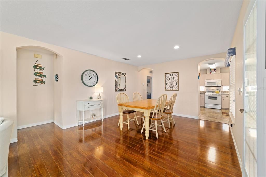 For Sale: $209,900 (2 beds, 2 baths, 1425 Square Feet)