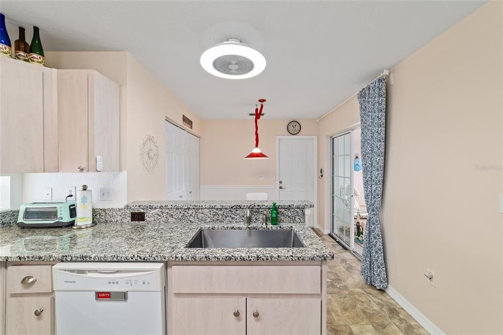 For Sale: $209,900 (2 beds, 2 baths, 1425 Square Feet)