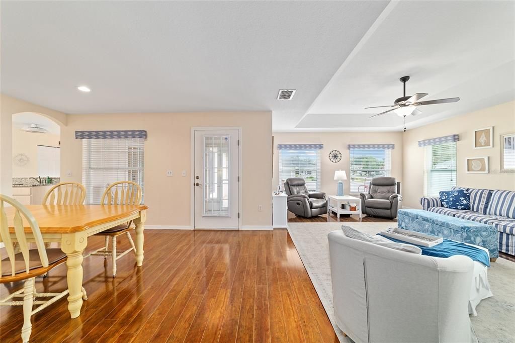 For Sale: $209,900 (2 beds, 2 baths, 1425 Square Feet)