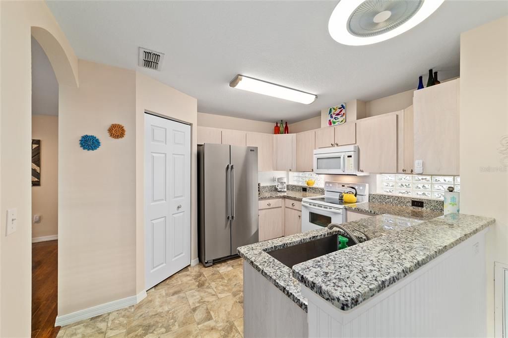 For Sale: $209,900 (2 beds, 2 baths, 1425 Square Feet)