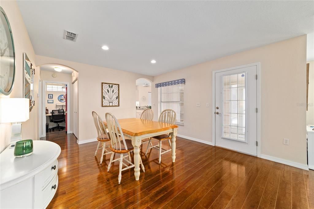 For Sale: $209,900 (2 beds, 2 baths, 1425 Square Feet)