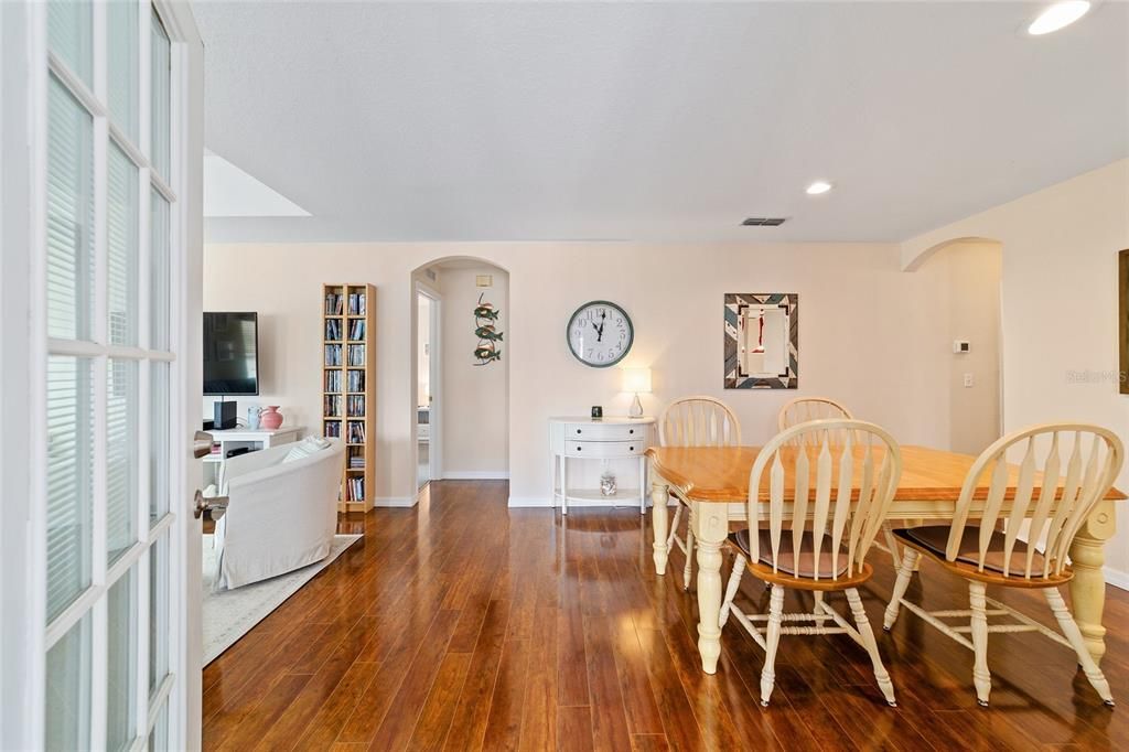 For Sale: $209,900 (2 beds, 2 baths, 1425 Square Feet)