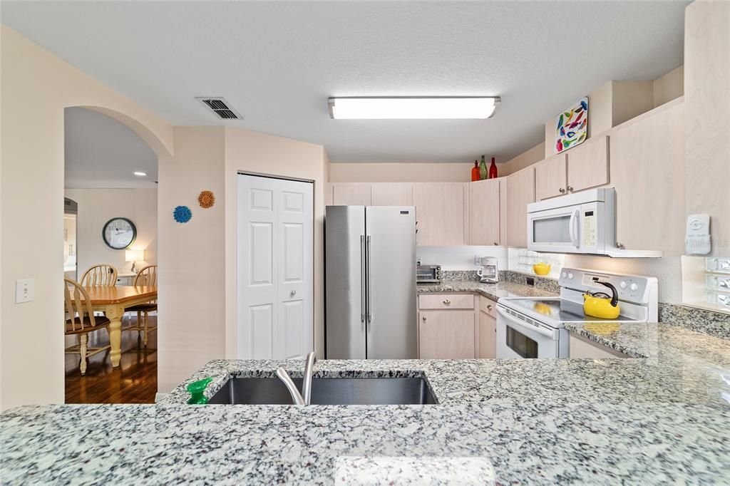 For Sale: $209,900 (2 beds, 2 baths, 1425 Square Feet)