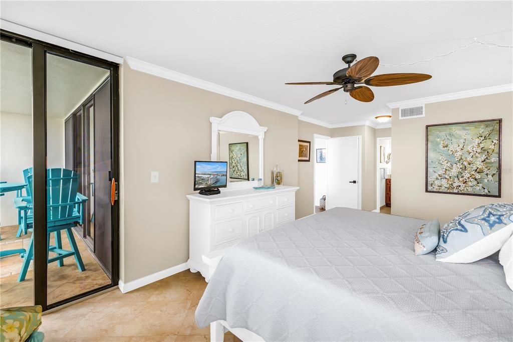 For Sale: $589,900 (2 beds, 2 baths, 1175 Square Feet)