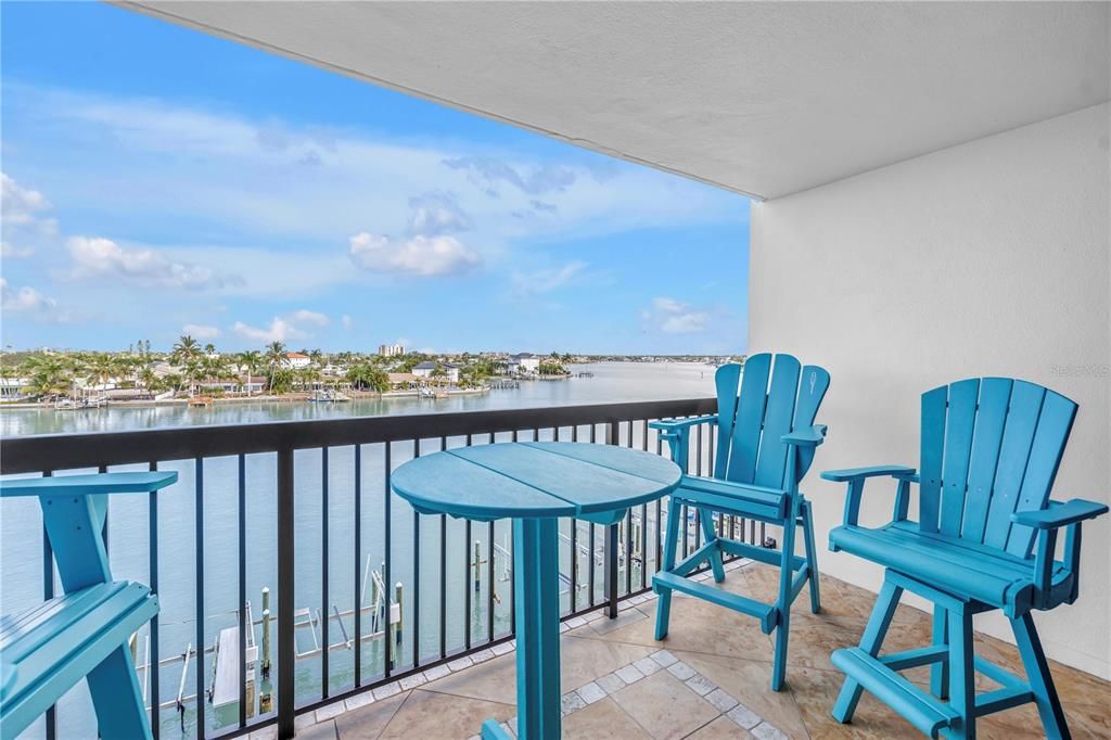 For Sale: $589,900 (2 beds, 2 baths, 1175 Square Feet)