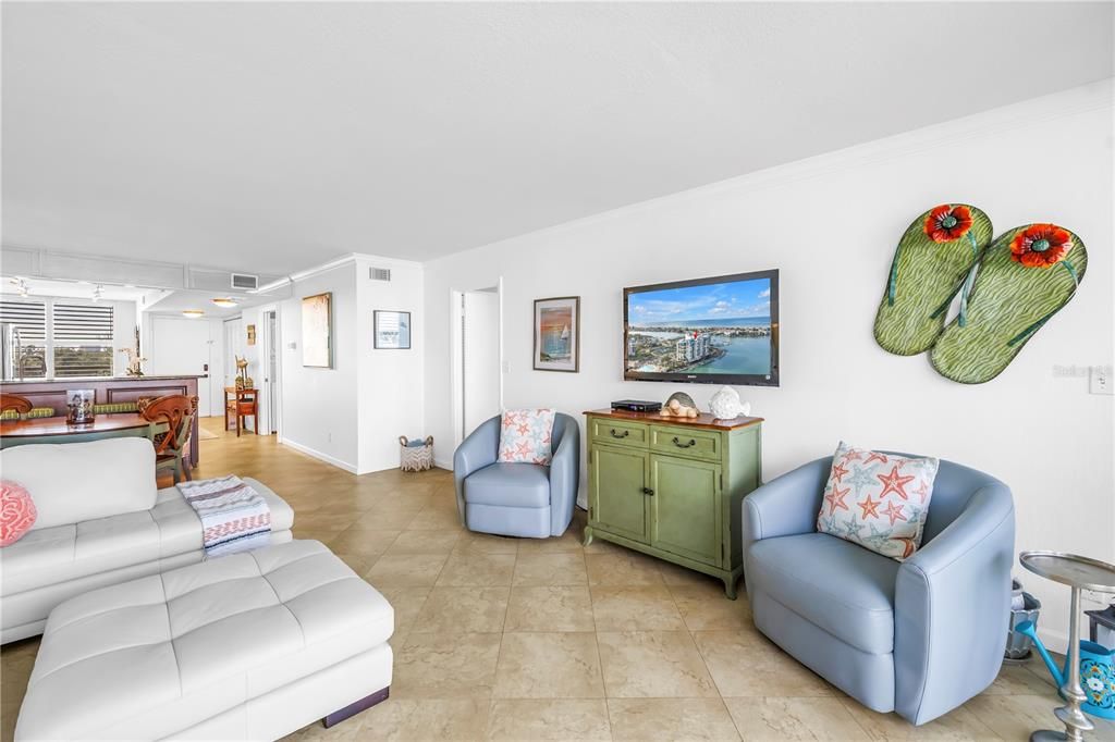 For Sale: $589,900 (2 beds, 2 baths, 1175 Square Feet)