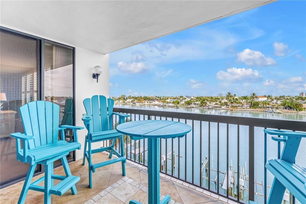 For Sale: $589,900 (2 beds, 2 baths, 1175 Square Feet)