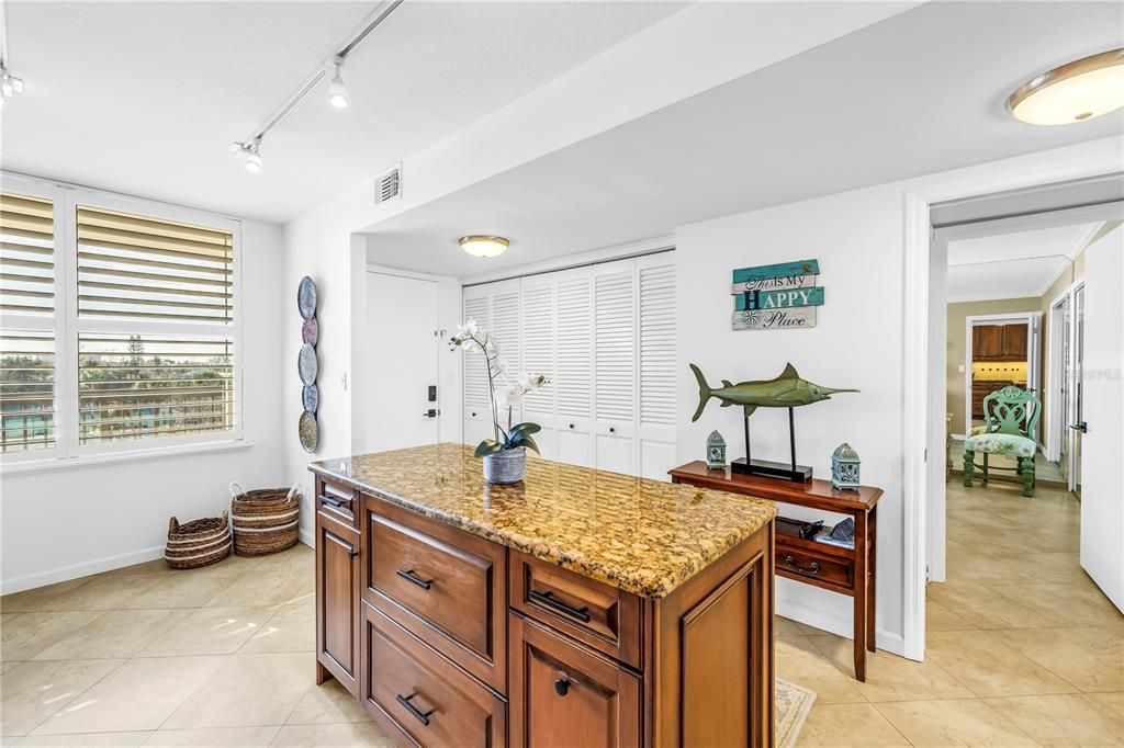 For Sale: $589,900 (2 beds, 2 baths, 1175 Square Feet)