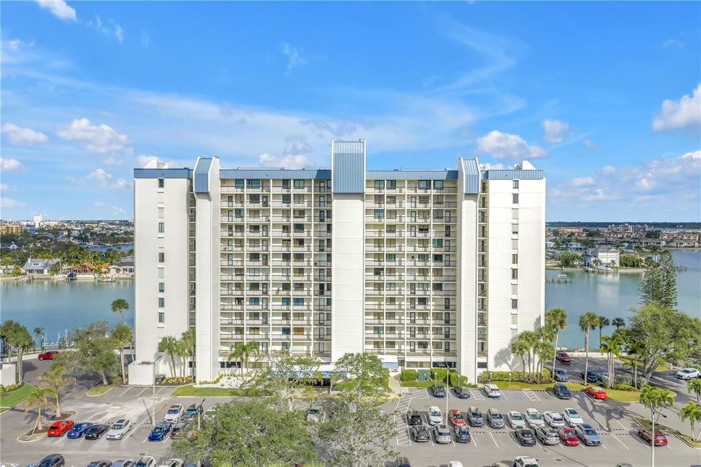 For Sale: $589,900 (2 beds, 2 baths, 1175 Square Feet)