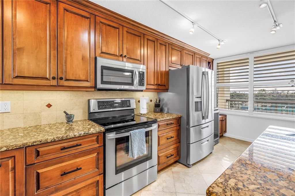 For Sale: $589,900 (2 beds, 2 baths, 1175 Square Feet)