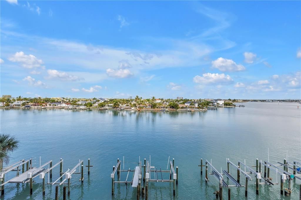 For Sale: $589,900 (2 beds, 2 baths, 1175 Square Feet)