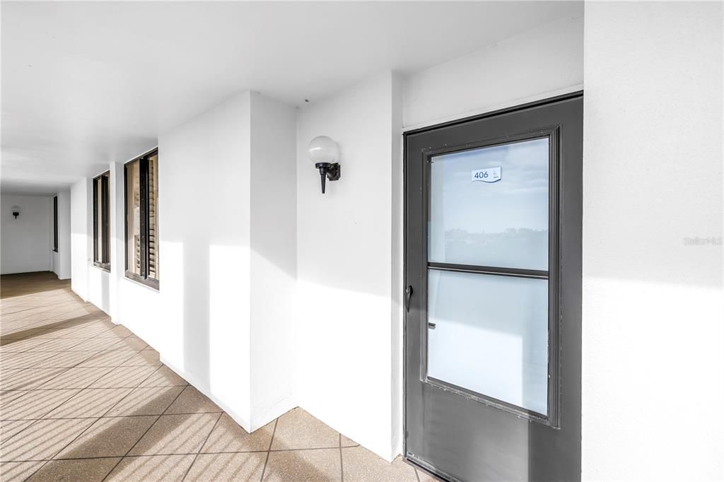 For Sale: $589,900 (2 beds, 2 baths, 1175 Square Feet)