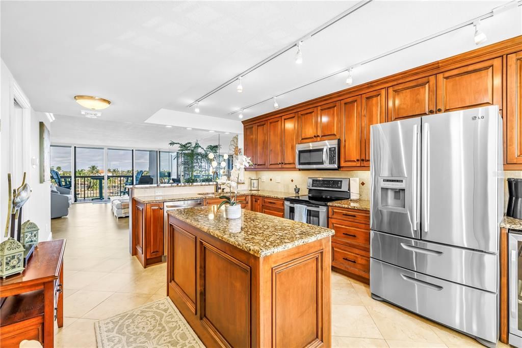 For Sale: $589,900 (2 beds, 2 baths, 1175 Square Feet)