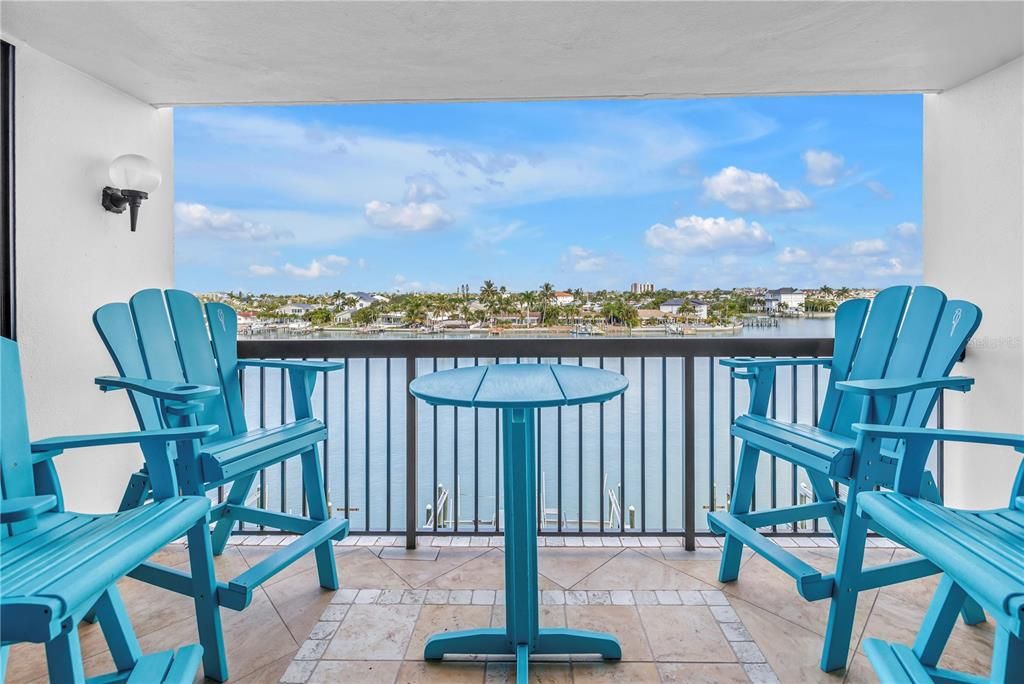 For Sale: $589,900 (2 beds, 2 baths, 1175 Square Feet)