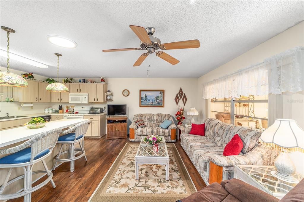 For Sale: $165,000 (2 beds, 2 baths, 1480 Square Feet)