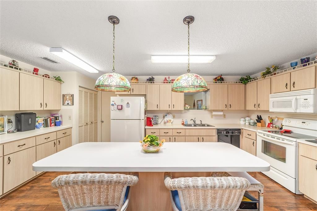 For Sale: $165,000 (2 beds, 2 baths, 1480 Square Feet)