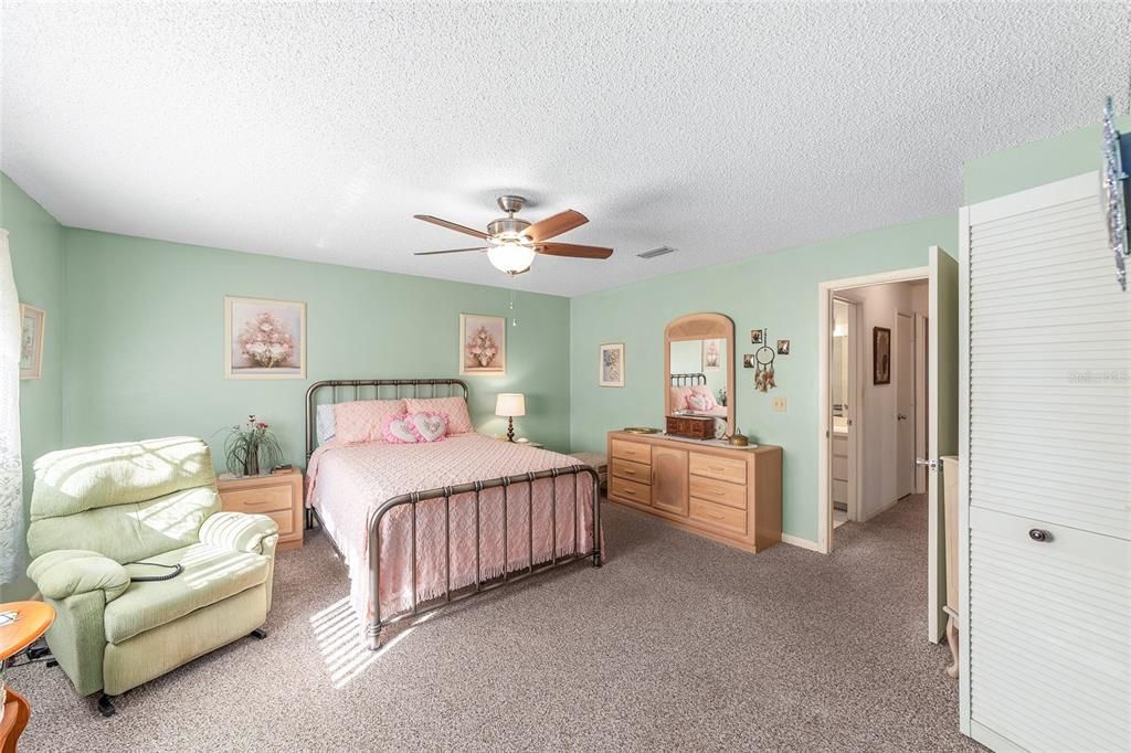 For Sale: $165,000 (2 beds, 2 baths, 1480 Square Feet)