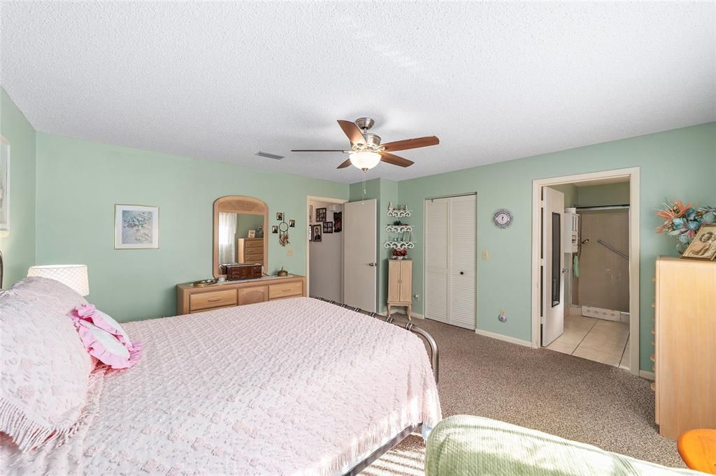 For Sale: $165,000 (2 beds, 2 baths, 1480 Square Feet)