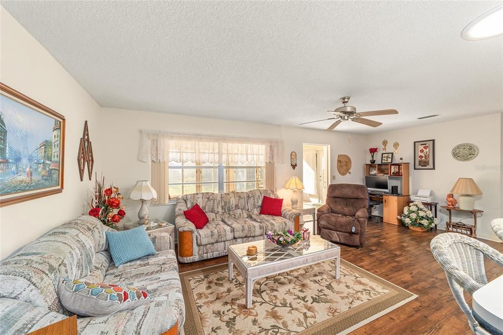 For Sale: $165,000 (2 beds, 2 baths, 1480 Square Feet)