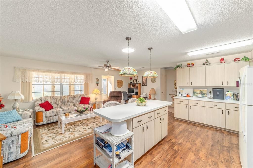 For Sale: $165,000 (2 beds, 2 baths, 1480 Square Feet)