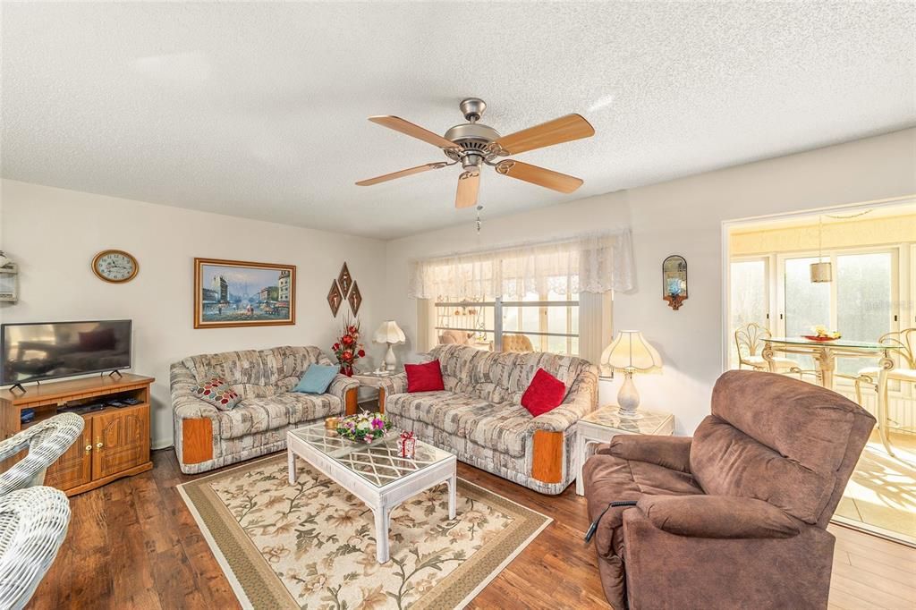 For Sale: $165,000 (2 beds, 2 baths, 1480 Square Feet)