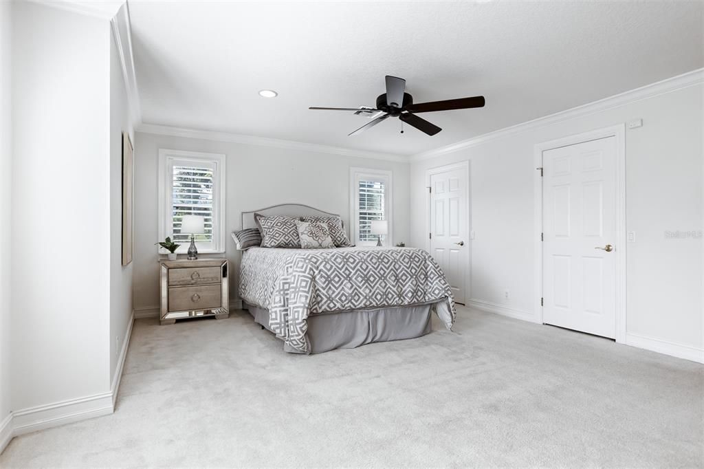 En Venta: $879,000 (4 camas, 2 baños, 3072 Pies cuadrados)