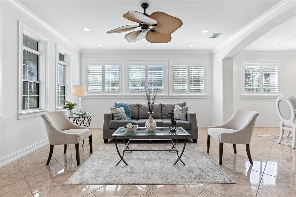 En Venta: $879,000 (4 camas, 2 baños, 3072 Pies cuadrados)