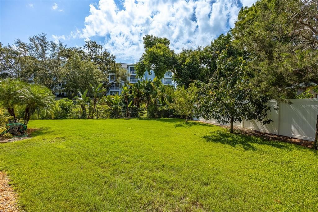 En Venta: $879,000 (4 camas, 2 baños, 3072 Pies cuadrados)